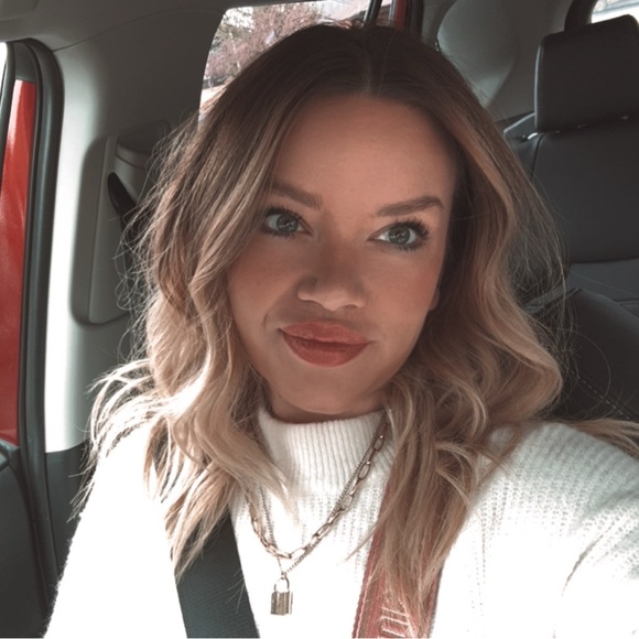 Meet your Posher, Hannah - Picture 3 of 9